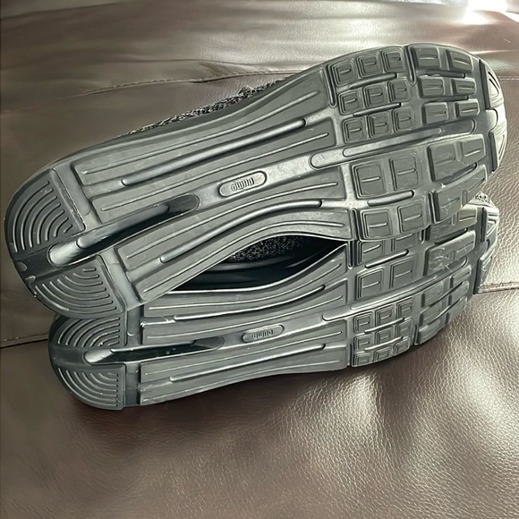 Men’s Puma Running Shoe - Picture 5 of 5